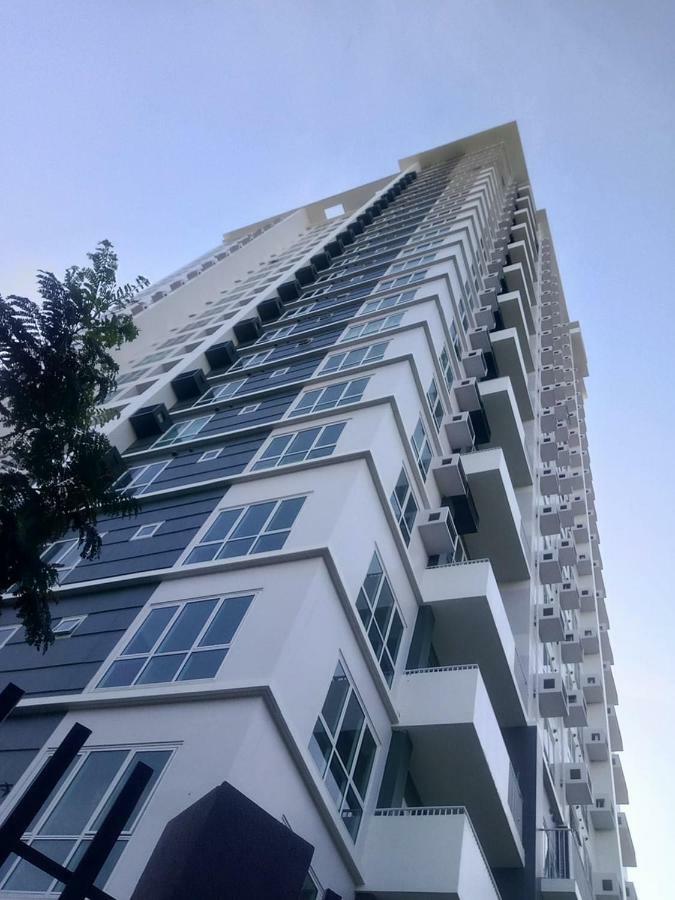 Lustra Studio Davao Luaran gambar