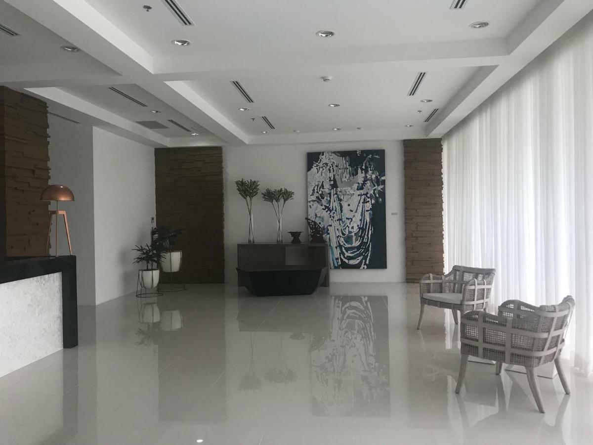 Lustra Studio Davao Luaran gambar